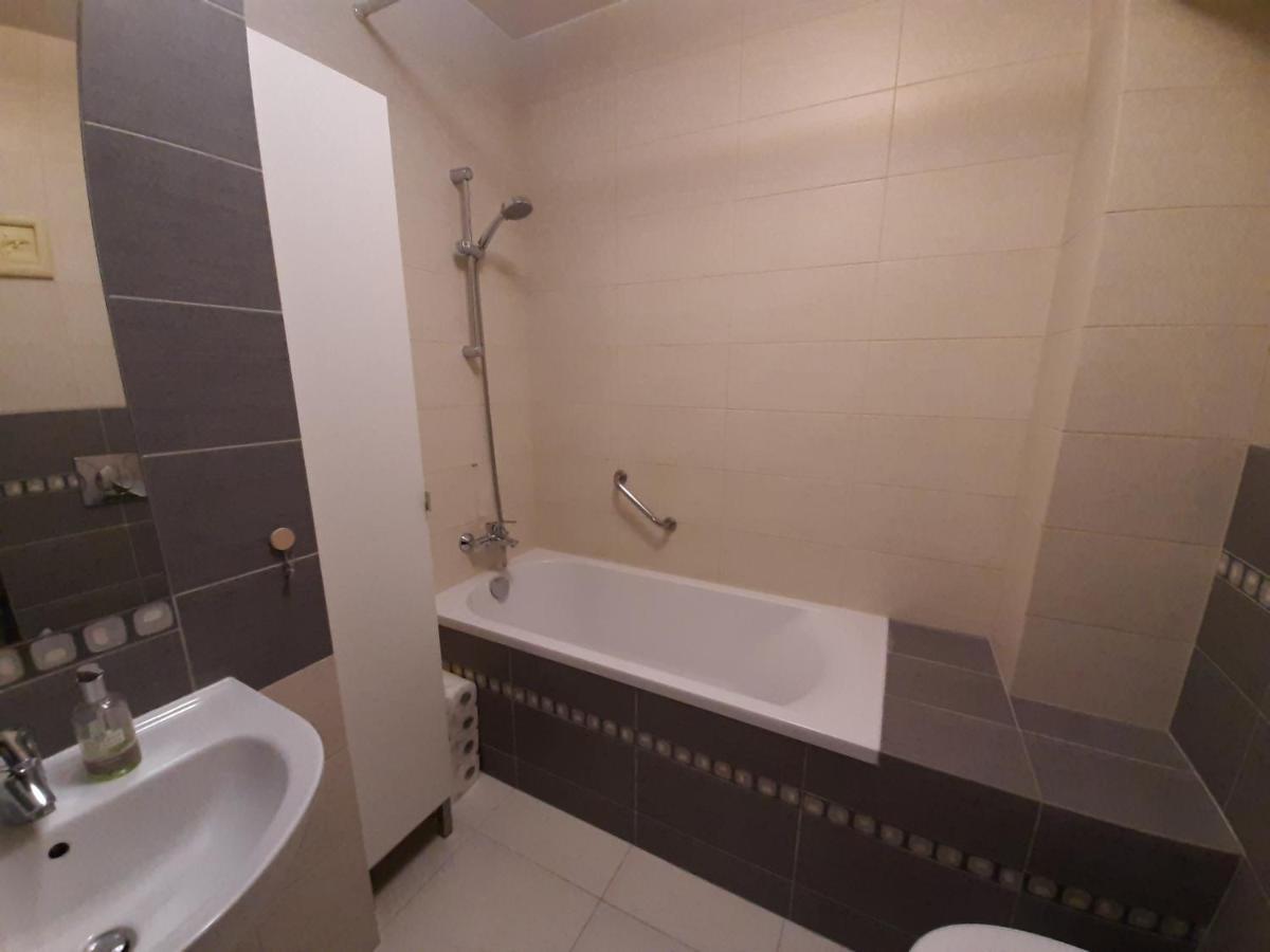 Apartament Di Trevi - Klimatyzacja Appartement Wrocław Buitenkant foto